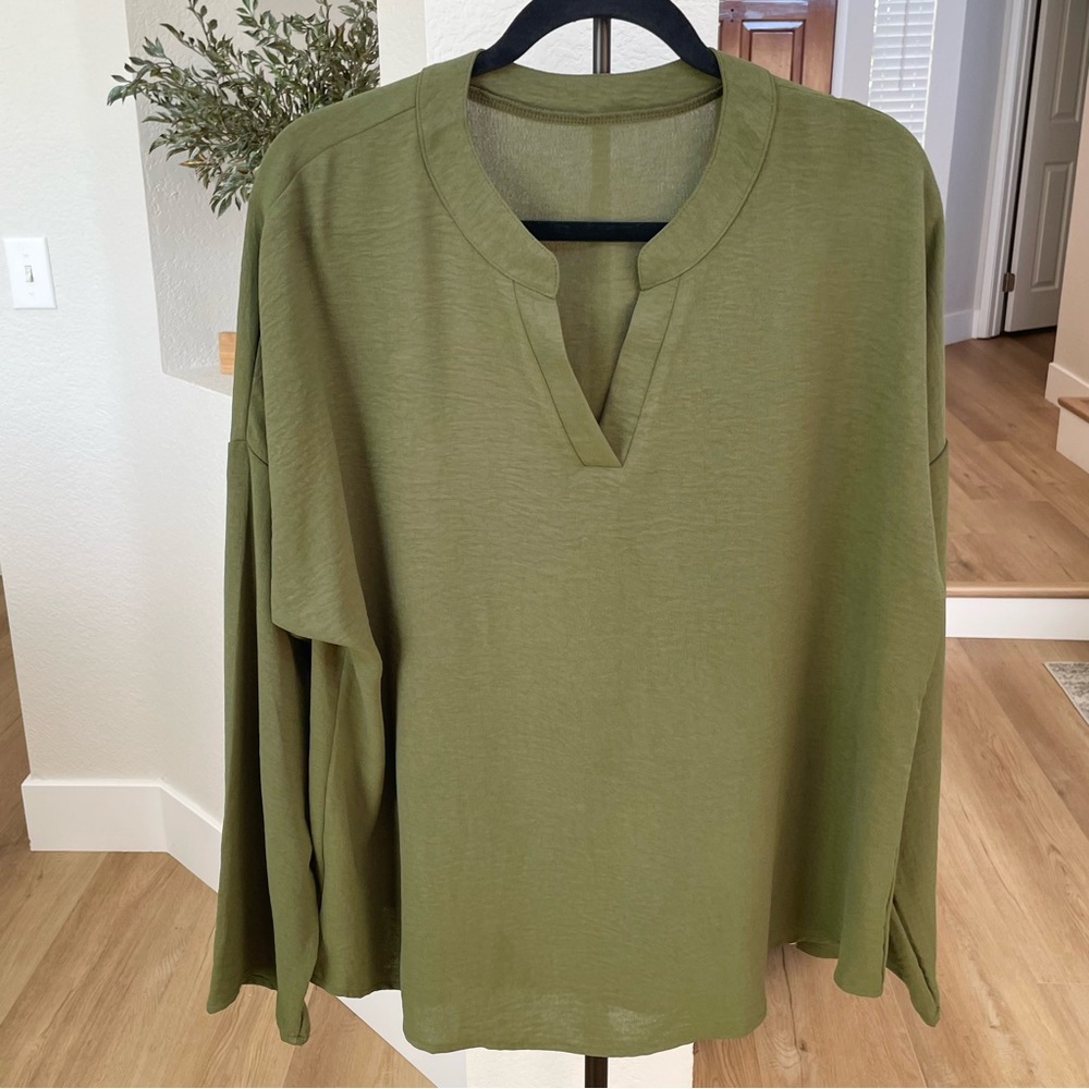 Women’s Size XL Olive Green Tunic Blouse Relaxed‎ Fit Excellent Condition